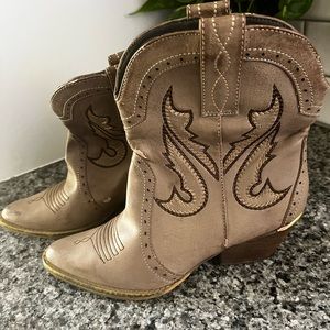 Very Volatile Los Angeles Boots